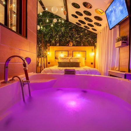 Love Room Romantique Les Petits Plaisirs 앙제 외부 사진