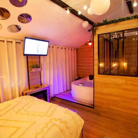 Love Room Romantique Les Petits Plaisirs 앙제 외부 사진