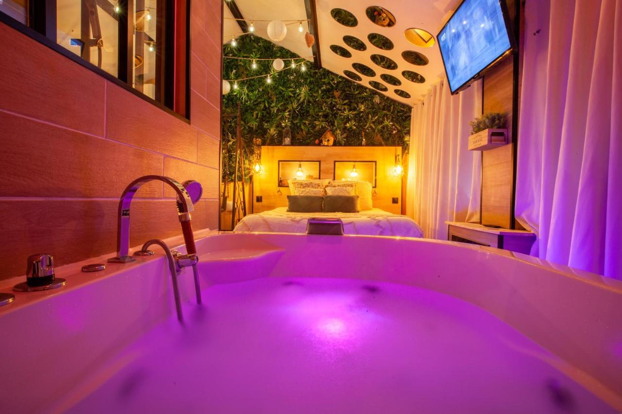 Love Room Romantique Les Petits Plaisirs 앙제 외부 사진
